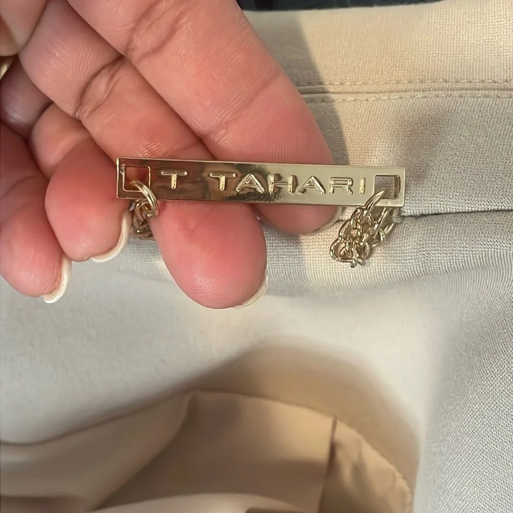 T TAHARI Chic Double-Breasted Blazer